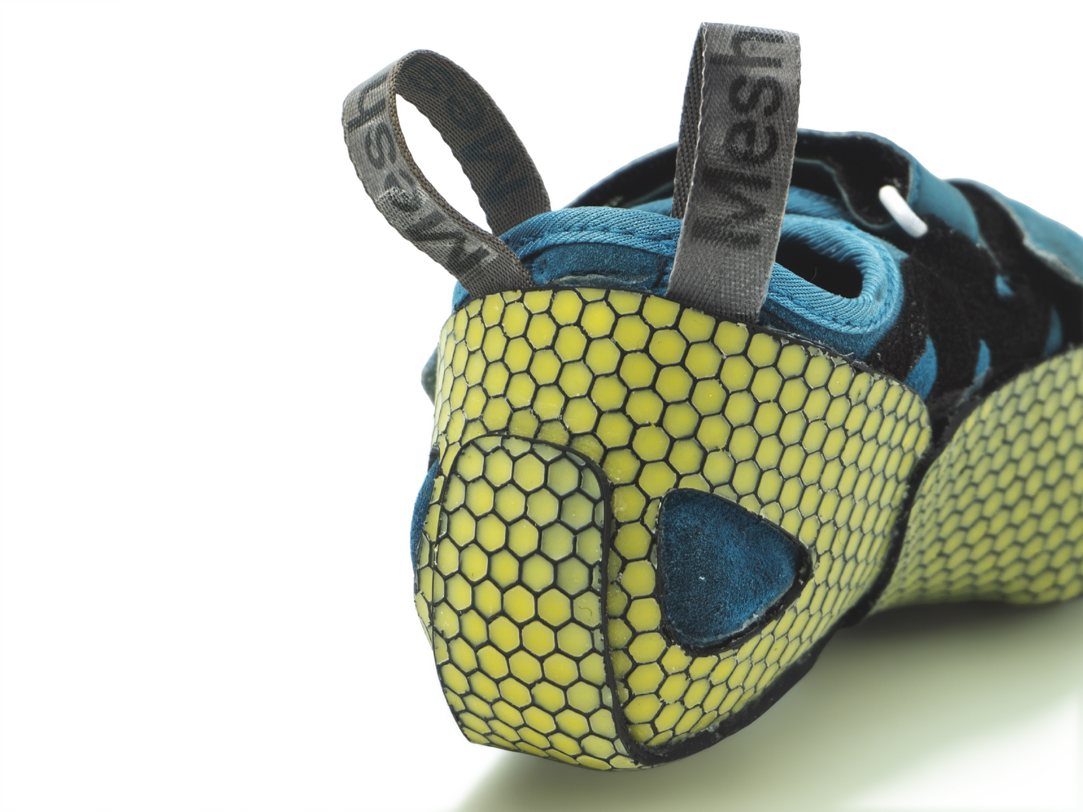 Mesh Trace shoe with a patterned, replaceable sole
